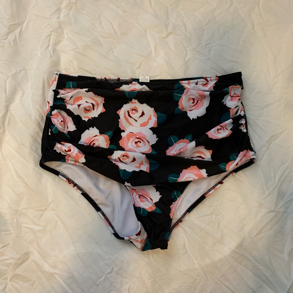 ⭐️ NWOT ⭐️ High waisted tummy control swim bottoms